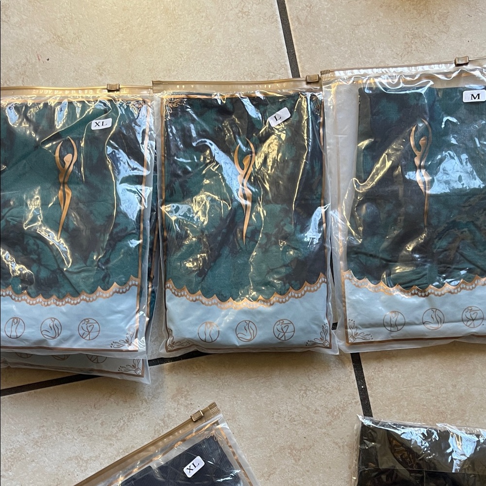 Emerald and Black Tie-Dye Bike Shorts - Picture 3 of 3